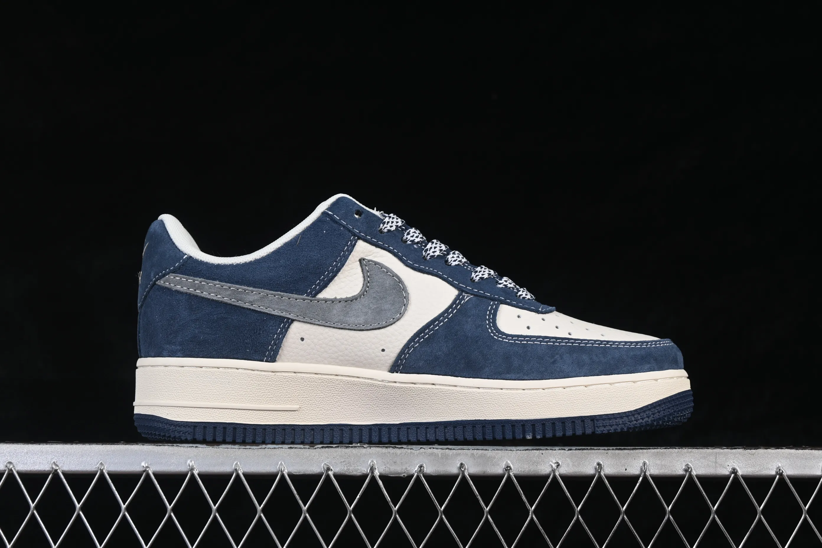 All categories Nk Air Force 1 Air Force series Nk Air Force 1 Low Air Force low-top Nike Air Force 1'07 Low Navy blue and white Air Force 1 low-top casual sneakers XL1979-139